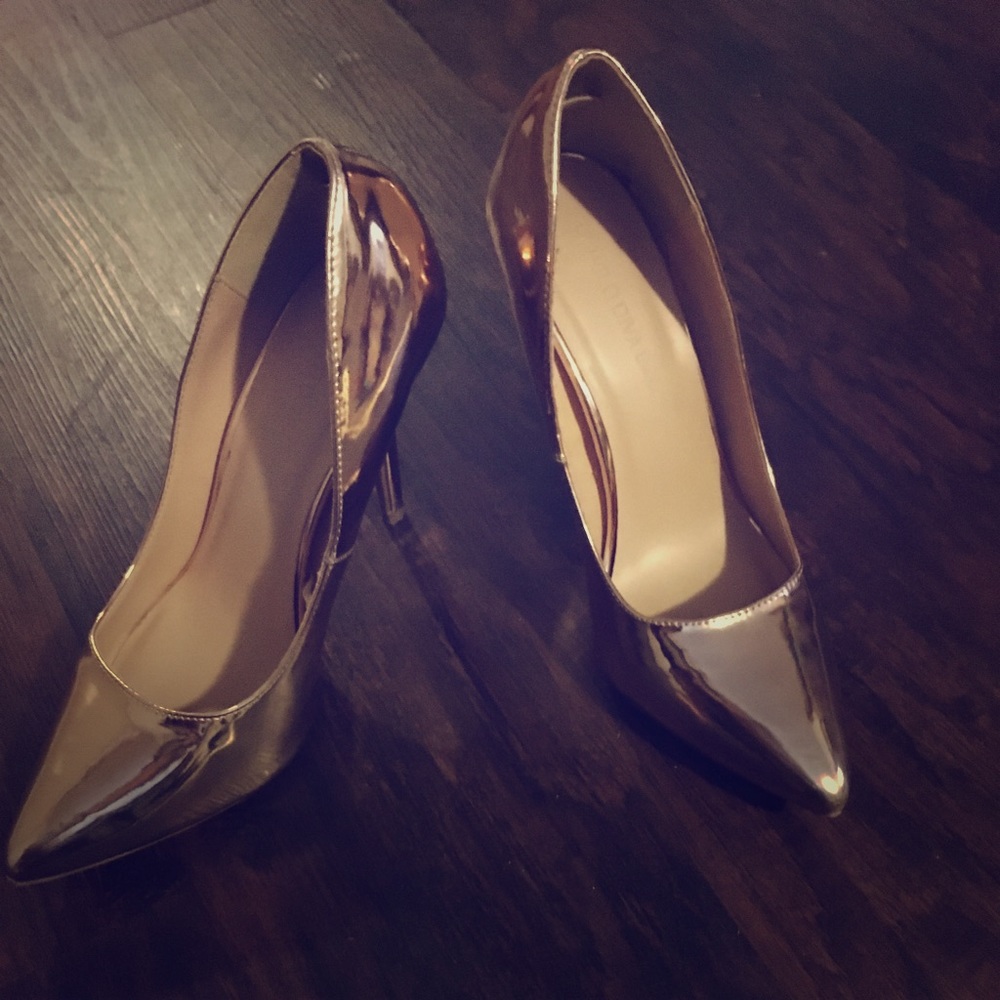Wild diva rose gold pumps